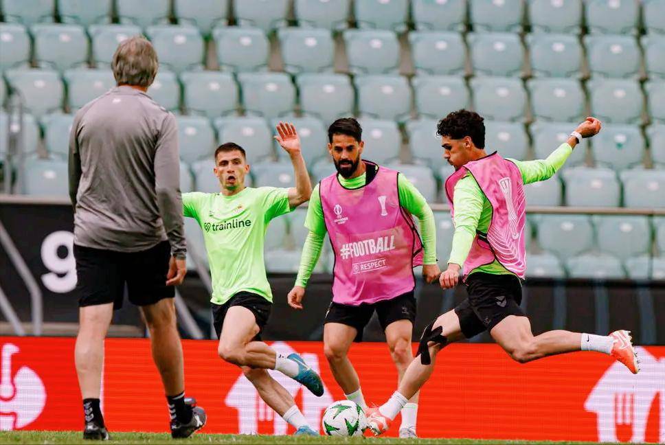 爱游戏-全锦赛战况：上海申花防线稳固，那不勒斯进攻受阻，内马尔成最佳(上海申花今天亚冠直播)